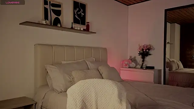 Roxxy mora online show from 11-13-25, 10:30