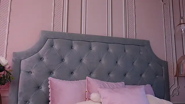 LucyAddison online show from 10-30-25, 04:25