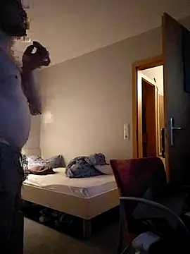 Snapshot of Bartzrl chatting on 10-14-25, 09:04 Bartzrl online show from 10-14-25, 09:04