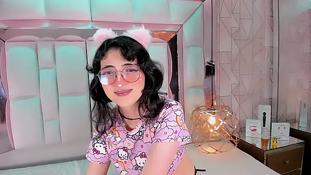 Snapshot of SaraMartini1 chatting on 09-13-25, 06:02 SaraMartini1 online show from 09-13-25, 06:02