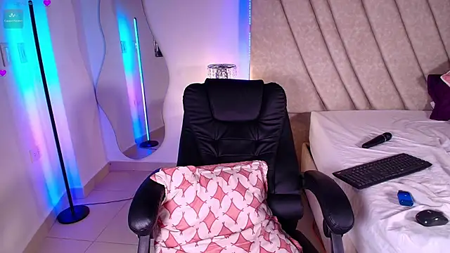 Snapshot of LeahPrada_ chatting on 01-02-25, 11:16 LeahPrada online show from 01-02-25, 11:16