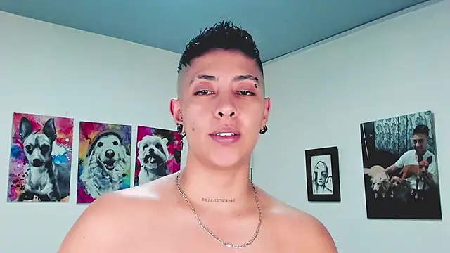 Snapshot of Aleja1214 chatting on 02-13-25, 04:54 Aleja1214 online show from 02-13-25, 04:54