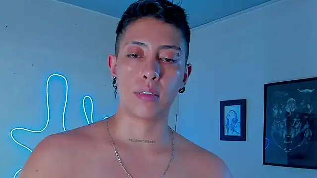 Snapshot of Aleja1214 chatting on 10-22-25, 05:19 Aleja1214 online show from 10-22-25, 05:19