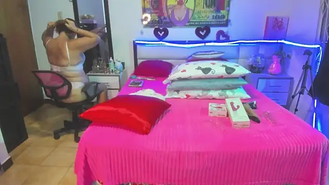 karenmilf 4 online show from 12-12-24, 02:59