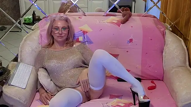 Snapshot of BEST-1 chatting on 11-08-25, 01:50 BEST-1 online show from 11-08-25, 01:50