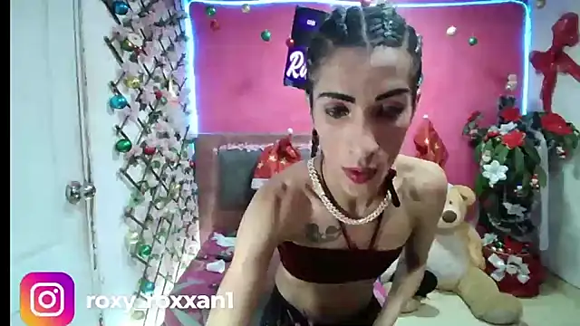 Snapshot of roxy_roxxan chatting on 12-01-24, 04:29 roxy roxxan online show from 12-01-24, 04:29