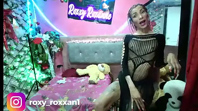 Snapshot of roxy_roxxan chatting on 12-10-24, 02:05 roxy roxxan online show from 12-10-24, 02:05