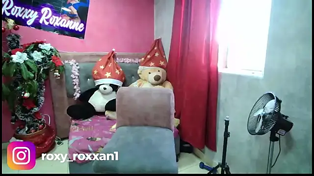 Snapshot of roxy_roxxan chatting on 12-12-24, 02:00 roxy roxxan online show from 12-12-24, 02:00