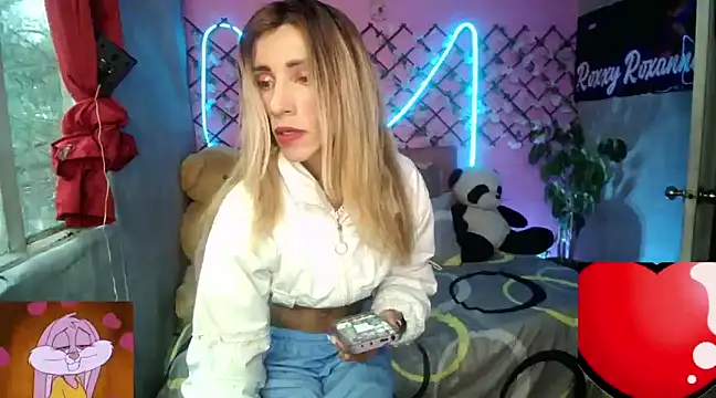 Snapshot of roxy_roxxan chatting on 01-24-25, 10:51 roxy roxxan online show from 01-24-25, 10:51