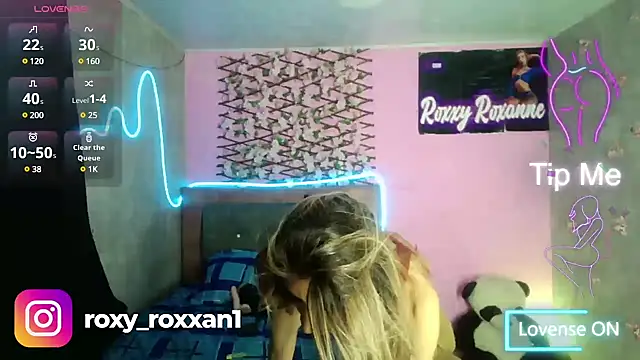Snapshot of roxy_roxxan chatting on 02-08-25, 01:32 roxy roxxan online show from 02-08-25, 01:32