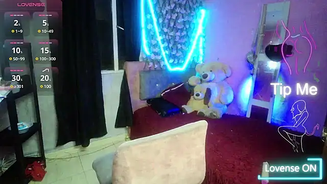 Snapshot of roxy_roxxan chatting on 02-21-25, 03:01 roxy roxxan online show from 02-21-25, 03:01