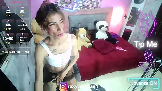 Snapshot of roxy_roxxan chatting on 03-01-25, 02:26 roxy roxxan online show from 03-01-25, 02:26