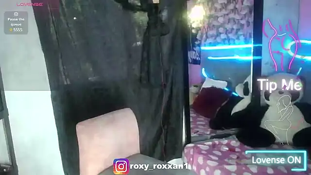 Snapshot of roxy_roxxan chatting on 03-15-25, 01:07 roxy roxxan online show from 03-15-25, 01:07