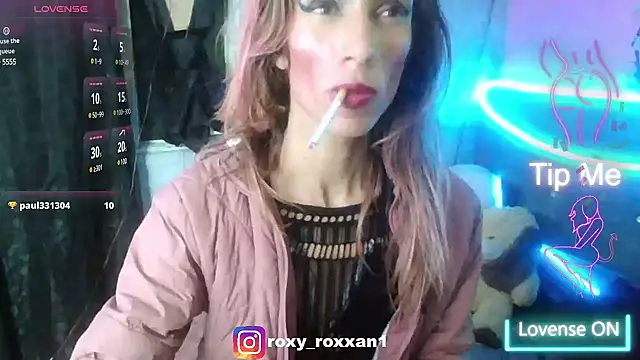 Snapshot of roxy_roxxan chatting on 03-20-25, 01:35 roxy roxxan online show from 03-20-25, 01:35