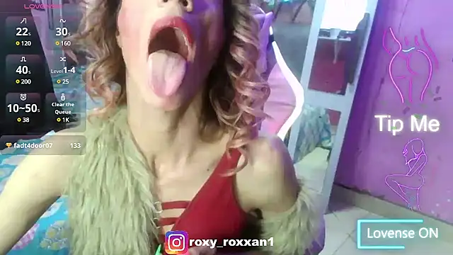 Snapshot of roxy_roxxan chatting on 03-23-25, 03:21 roxy roxxan online show from 03-23-25, 03:21
