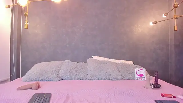 Snapshot of leigh-angels chatting on 11-14-25, 10:51 leigh-angels online show from 11-14-25, 10:51