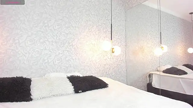 Snapshot of leigh-angels chatting on 12-19-25, 10:39 leigh-angels online show from 12-19-25, 10:39