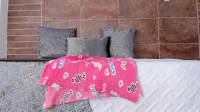 emily hunter12 online show from 11-03-25, 01:23