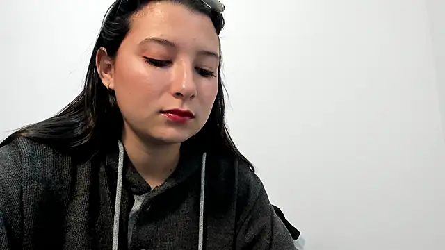 Snapshot of cami-01 chatting on 10-17-25, 08:11 cami-01 online show from 10-17-25, 08:11