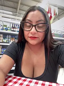 Snapshot of Sol_biglips chatting on 02-07-25, 02:15 Sol biglips online show from 02-07-25, 02:15