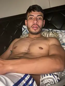 Snapshot of tom_thick chatting on 12-30-24, 07:15 tom thick online show from 12-30-24, 07:15