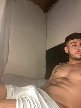 Snapshot of tom_thick chatting on 01-26-25, 03:03 tom thick online show from 01-26-25, 03:03