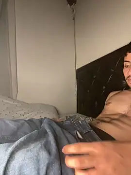 Snapshot of tom_thick chatting on 01-27-25, 12:01 tom thick online show from 01-27-25, 12:01