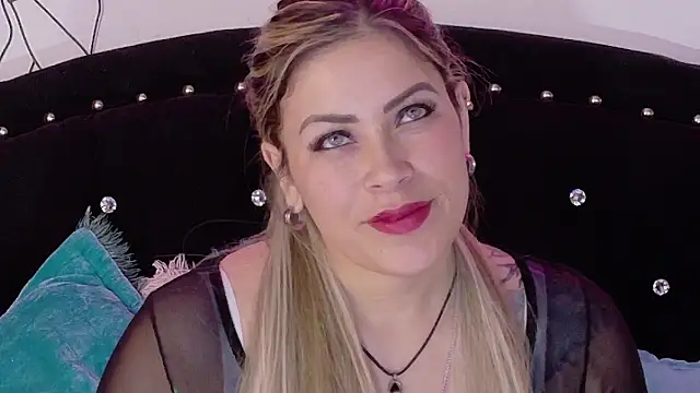 Natalia Montoya online show from 09-10-25, 02:22