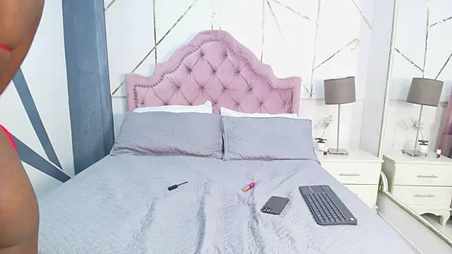 LaurenSnow online show from 02-14-25, 06:51