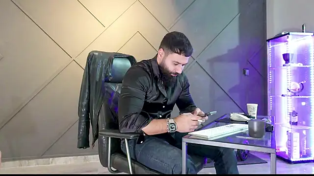 Snapshot of mattmasterss chatting on 12-02-24, 04:20 mattmasterss online show from 12-02-24, 04:20