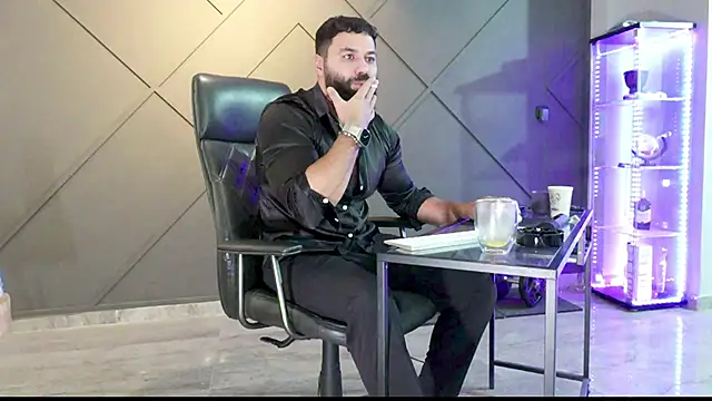 Snapshot of mattmasterss chatting on 12-04-24, 04:10 mattmasterss online show from 12-04-24, 04:10