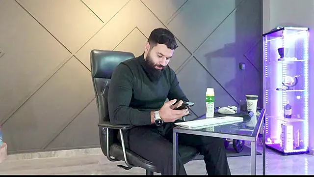 Snapshot of mattmasterss chatting on 12-04-24, 12:25 mattmasterss online show from 12-04-24, 12:25