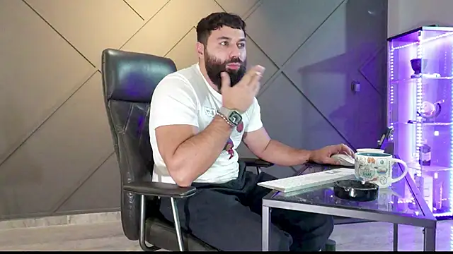 Snapshot of mattmasterss chatting on 12-09-24, 04:47 mattmasterss online show from 12-09-24, 04:47