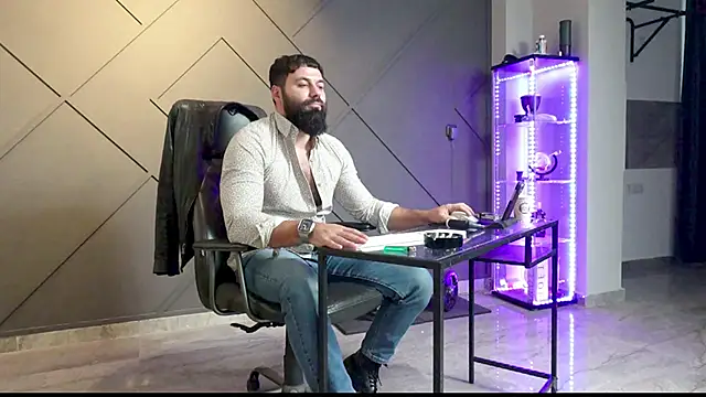 Snapshot of mattmasterss chatting on 12-15-24, 07:02 mattmasterss online show from 12-15-24, 07:02