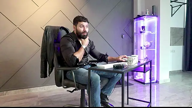 Snapshot of mattmasterss chatting on 12-15-24, 10:50 mattmasterss online show from 12-15-24, 10:50