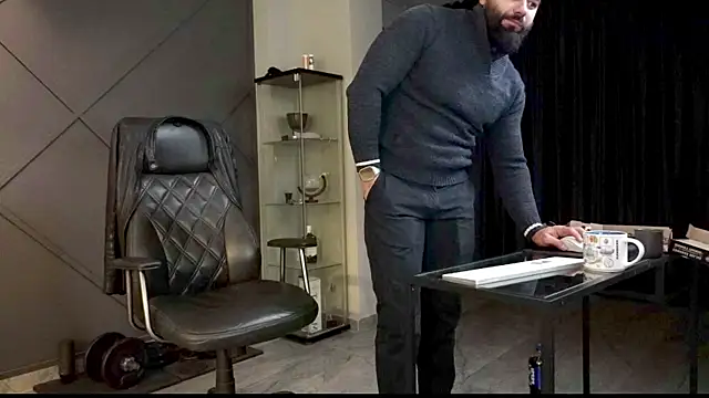 Snapshot of mattmasterss chatting on 12-27-24, 08:28 mattmasterss online show from 12-27-24, 08:28