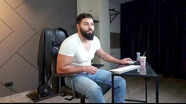 Snapshot of mattmasterss chatting on 01-04-25, 08:16 mattmasterss online show from 01-04-25, 08:16