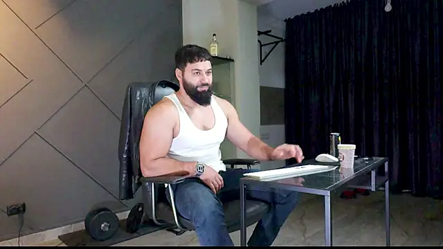 Snapshot of mattmasterss chatting on 01-06-25, 04:04 mattmasterss online show from 01-06-25, 04:04