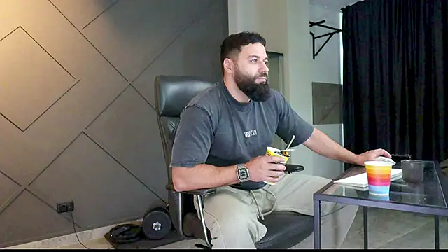 Snapshot of mattmasterss chatting on 01-21-25, 07:15 mattmasterss online show from 01-21-25, 07:15