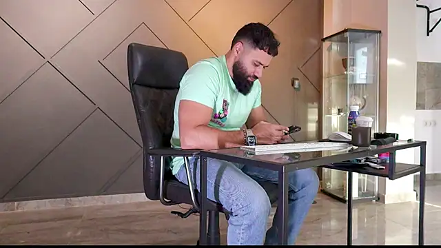 Snapshot of mattmasterss chatting on 02-14-25, 01:40 mattmasterss online show from 02-14-25, 01:40