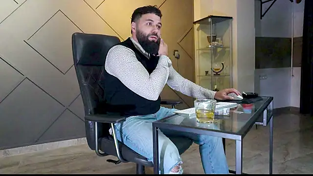 Snapshot of mattmasterss chatting on 02-20-25, 11:21 mattmasterss online show from 02-20-25, 11:21