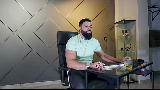 Snapshot of mattmasterss chatting on 02-26-25, 05:42 mattmasterss online show from 02-26-25, 05:42