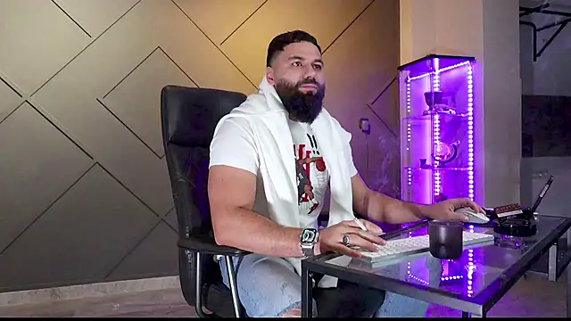 Snapshot of mattmasterss chatting on 03-01-25, 04:58 mattmasterss online show from 03-01-25, 04:58