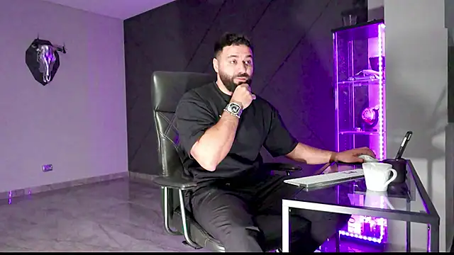 Snapshot of mattmasterss chatting on 03-07-25, 06:54 mattmasterss online show from 03-07-25, 06:54