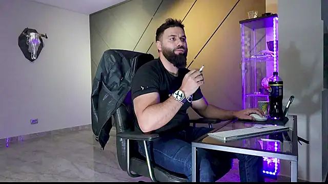 Snapshot of mattmasterss chatting on 03-09-25, 05:49 mattmasterss online show from 03-09-25, 05:49