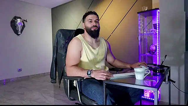 Snapshot of mattmasterss chatting on 03-10-25, 04:03 mattmasterss online show from 03-10-25, 04:03