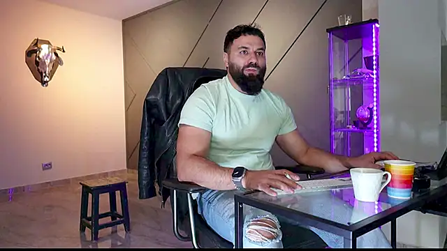 Snapshot of mattmasterss chatting on 03-11-25, 08:52 mattmasterss online show from 03-11-25, 08:52