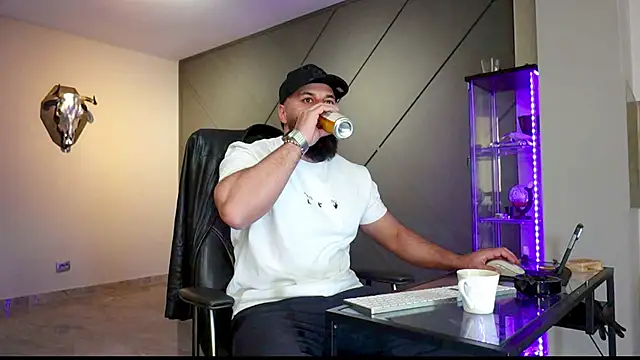 Snapshot of mattmasterss chatting on 03-20-25, 03:58 mattmasterss online show from 03-20-25, 03:58