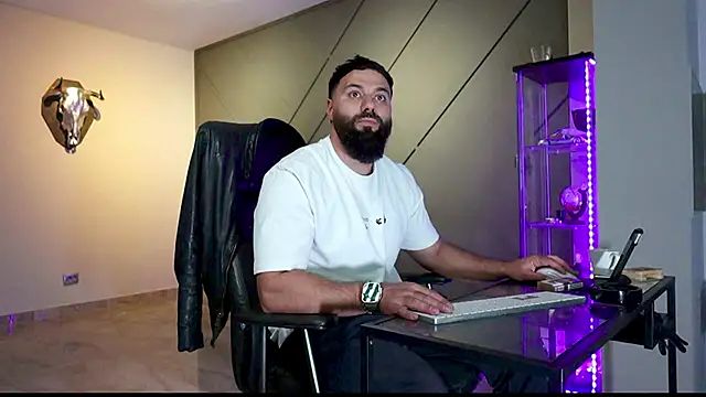 Snapshot of mattmasterss chatting on 03-21-25, 04:51 mattmasterss online show from 03-21-25, 04:51