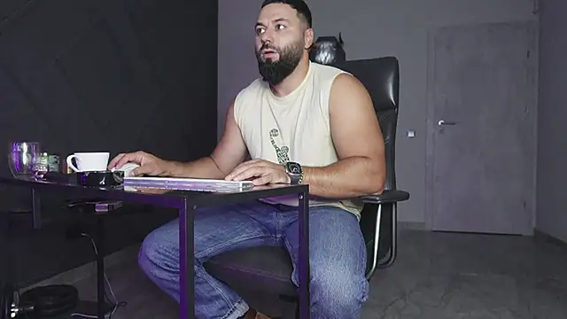 Snapshot of mattmasterss chatting on 10-01-25, 07:09 mattmasterss online show from 10-01-25, 07:09